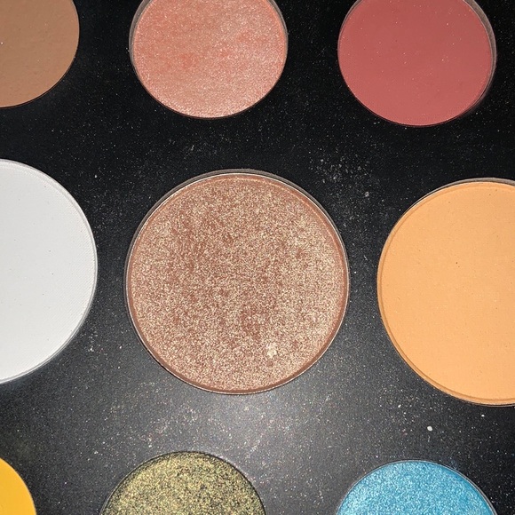 The James Charles Makeup Palette - Picture 4 of 8